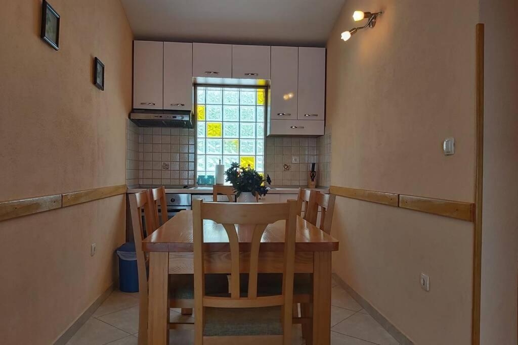 Beautiful Apartment 80 M From The Sea Marusici  Exterior photo